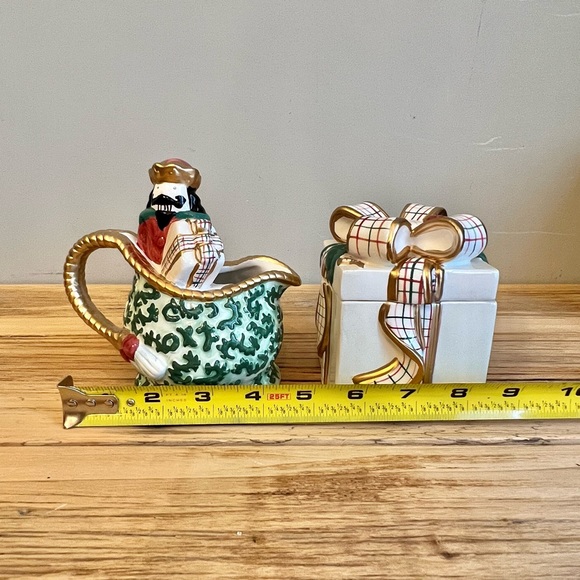 Avon St Nicholas Sugar And Creamer Ceramic Set - Picture 8 of 9